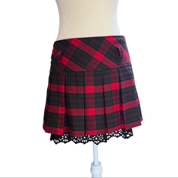 Dasap red/black plaid pleated mini skirt with lace trim - Picture 3 of 7